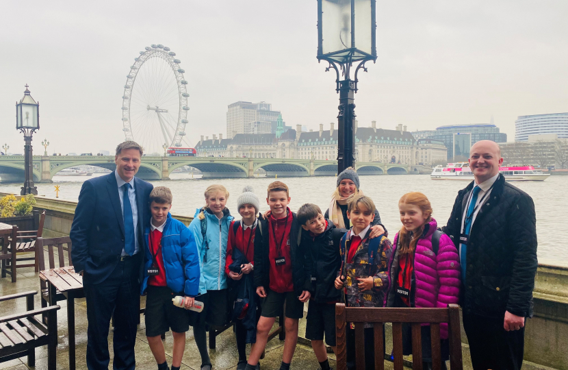 Steve Brine welcomed a lively group of year 6 children from Itchen Abbas Primary School to the Houses of Parliament.  The children, and staff, received a tour of the Palace of Westminster with the Education service, before meeting up with their MP for a lively Q&A session over lunch with a trip via the Terrace for a photo by the River Thames.  Steve told them about his role as an MP in the Commons and his job as a constituency MP, and was especially able to highlight the importance of the casework he carrie